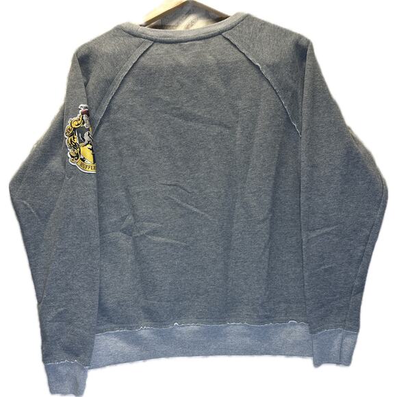Harry‎ Potter Hufflepuff Crewneck Sweatshirt  Size M Yellow Black Crest - Picture 2 of 7